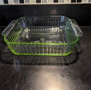 COPY - COPY - COPY - Vintage Martha Stewart Pyrex green ribbed 8x8 casserole di…